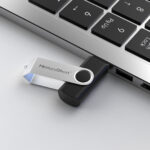 R008 Classic Swivel USB Flash Drive Product Display 3